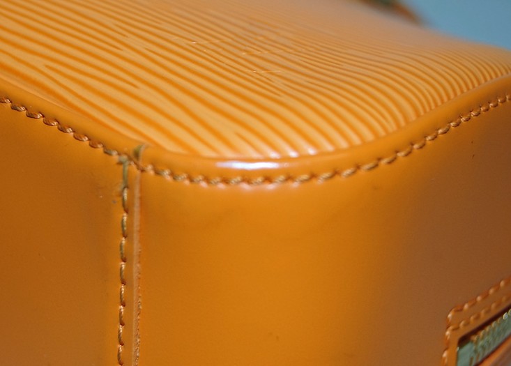 Louis Vuitton 2003 Orange Epi Jasmine Bag · INTO