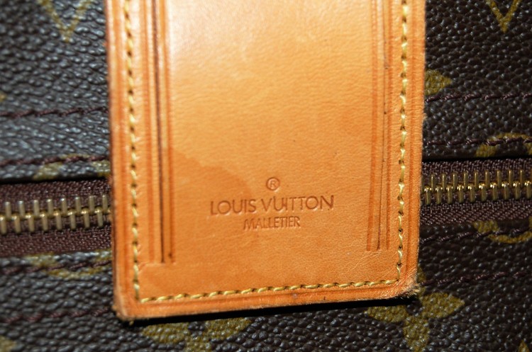 Men's Louis Vuitton Logo Monogram Fold Over Portable 5 Cintres