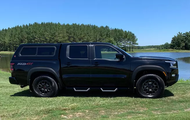 Leer 100XR Fiberglass Truck Cap