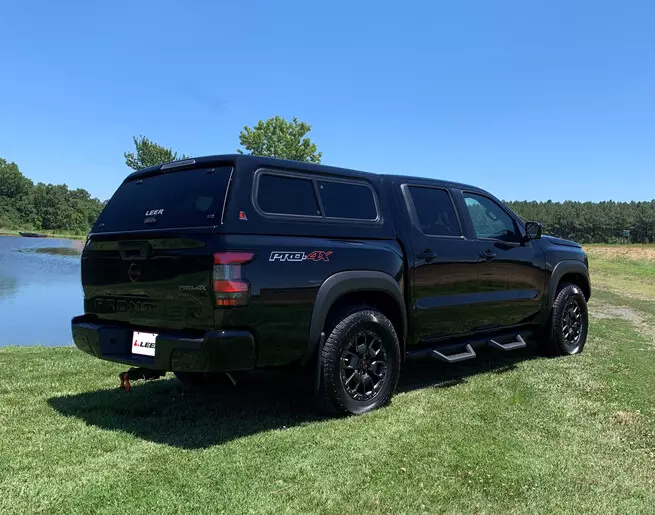 Leer 100XR Fiberglass Truck Cap