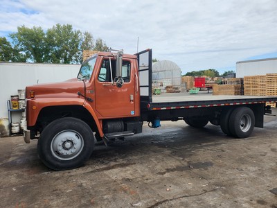 1986 International S1900 Flat Bed Straight Truck Projects.