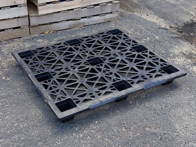 42" x 48" Used Plastic Pallets Projects.